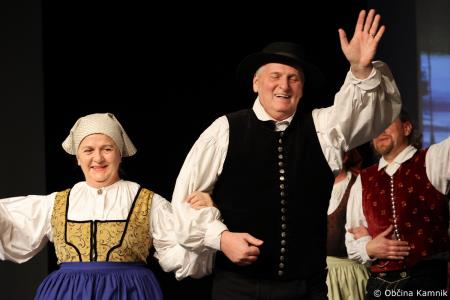 Ples in glasba izpod kamniških planin v izvedbi Folklorne skupine Kamnik in njihovih prijateljev  (40)
